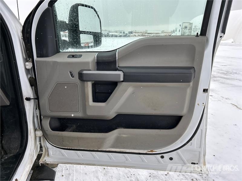 Ford F-350 XLT 4x4 Crew Cab Pickup Ostalo