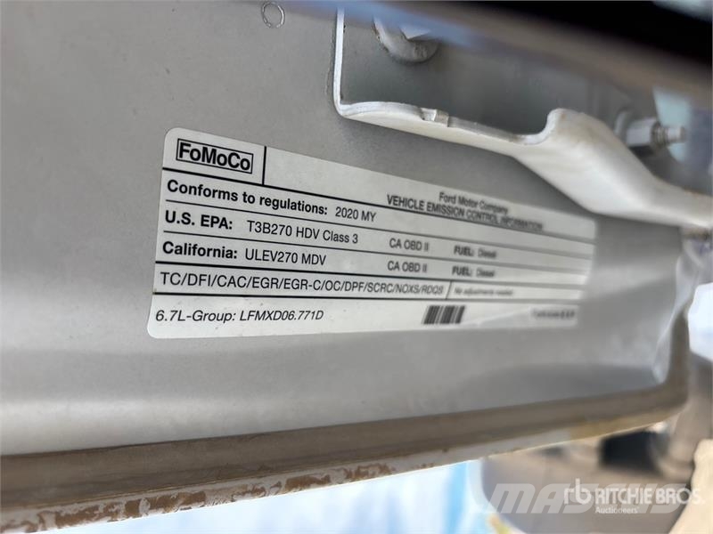 Ford F-350 XLT 4x4 Crew Cab Pickup (Inoperable) Övriga bilar