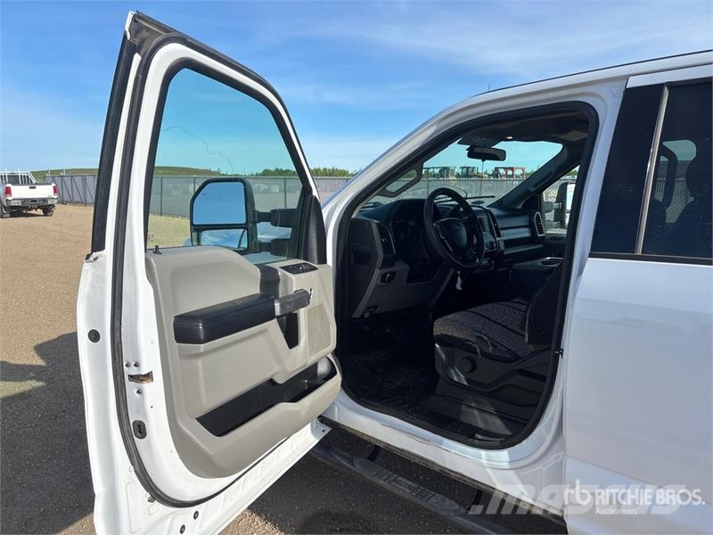 Ford F-350 XLT 4x4 Crew Cab Pickup Anders