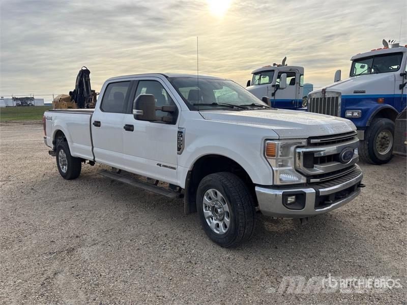 Ford F-350 XLT 4x4 Crew Cab Pickup (Inoperable) Övriga bilar