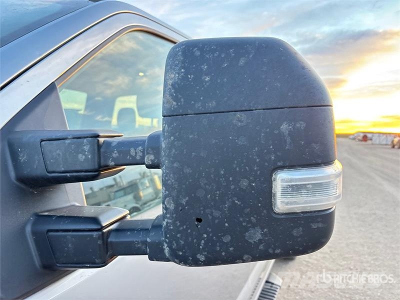 Ford F-350 XLT 4x4 Crew Cab Pickup Ostalo