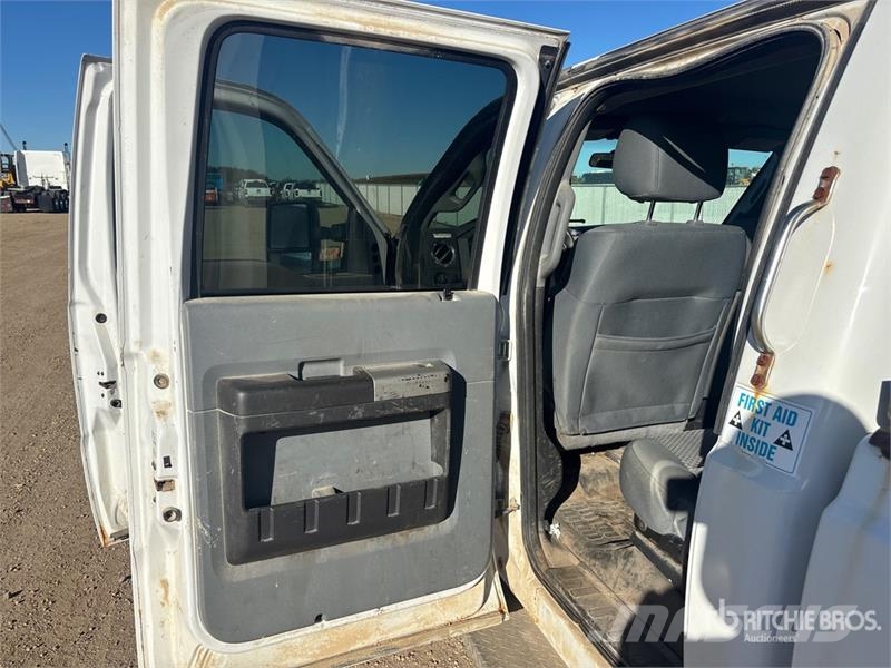 Ford F-350 XLT 4x4 Crew Cab Hi-Rail Pickup Прочие фургоны