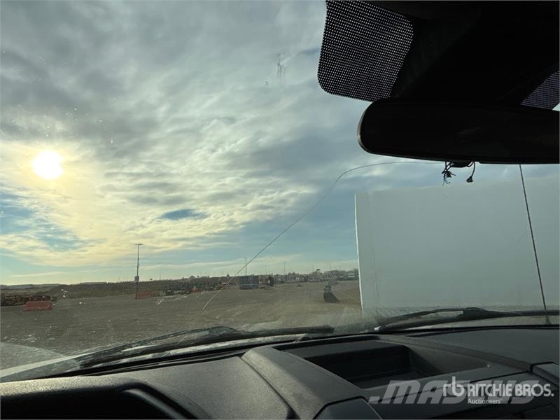 Ford F-350 XLT 4x4 Crew Cab Pickup Ostalo