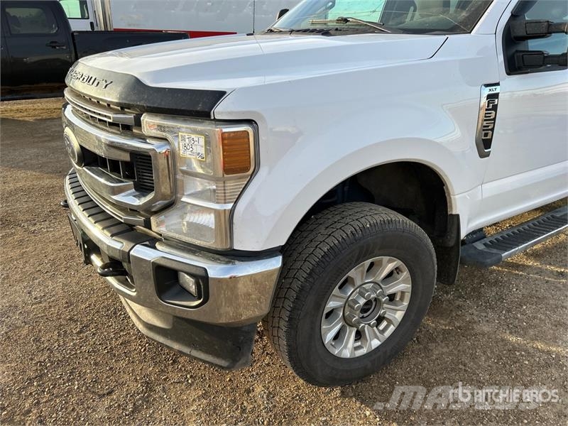 Ford F-350 XLT 4x4 Crew Cab Pickup أخرى