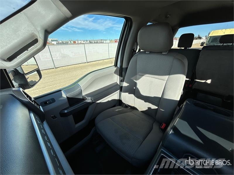 Ford F-350 XLT 4x4 Crew Cab Pickup Drugi