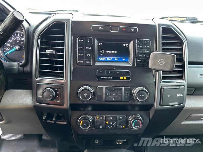 Ford F-350 XLT 4x4 Crew Cab Pickup Egyéb