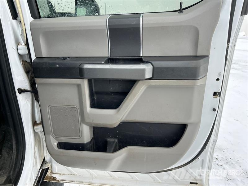 Ford F-350 XLT 4x4 Crew Cab Pickup Ostalo