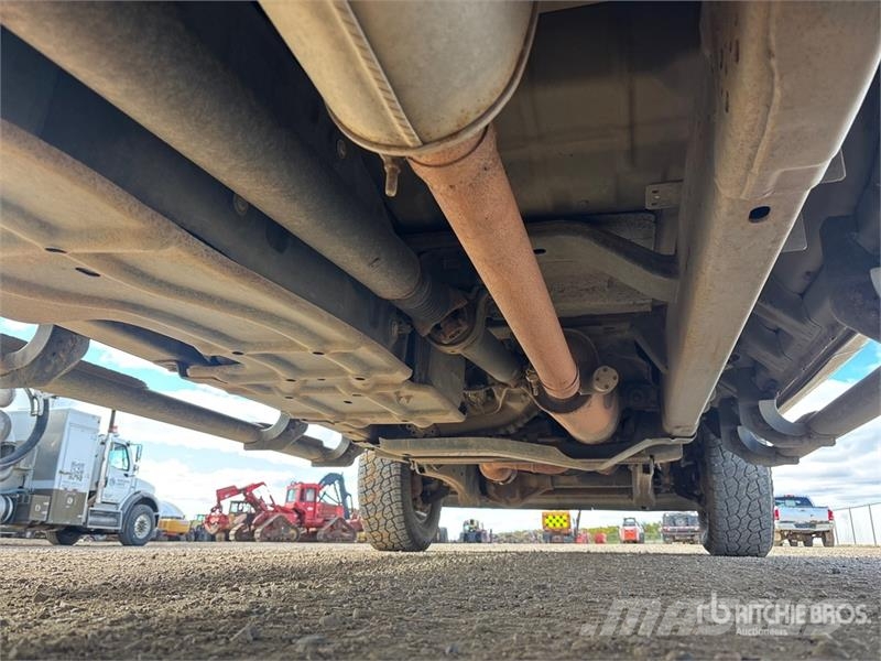 Ford F-350 XLT 4x4 Crew Cab Pickup Other