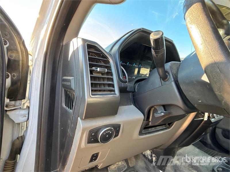 Ford F-350 XLT 4x4 Crew Cab Pickup Ostalo