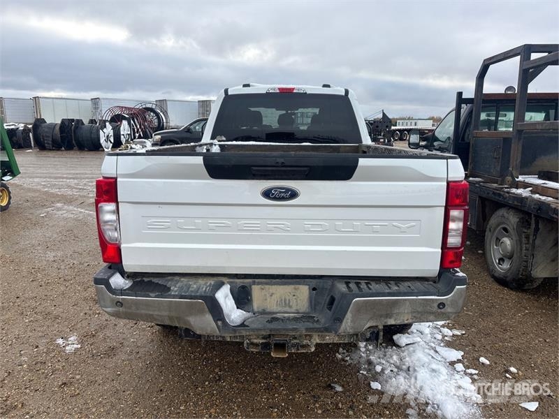 Ford F-350 XLT 4x4 Crew Cab Pickup (Inoperable) Muu