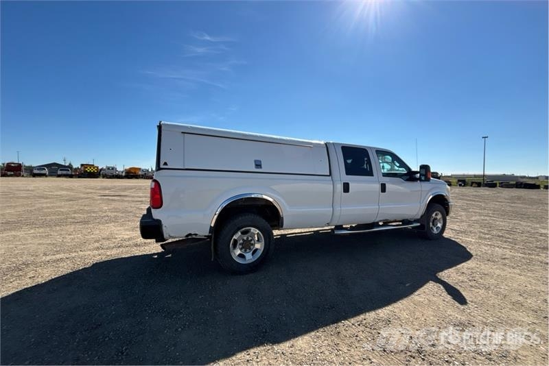 Ford F-350 XLT 4x4 Crew Cab Pickup Kita