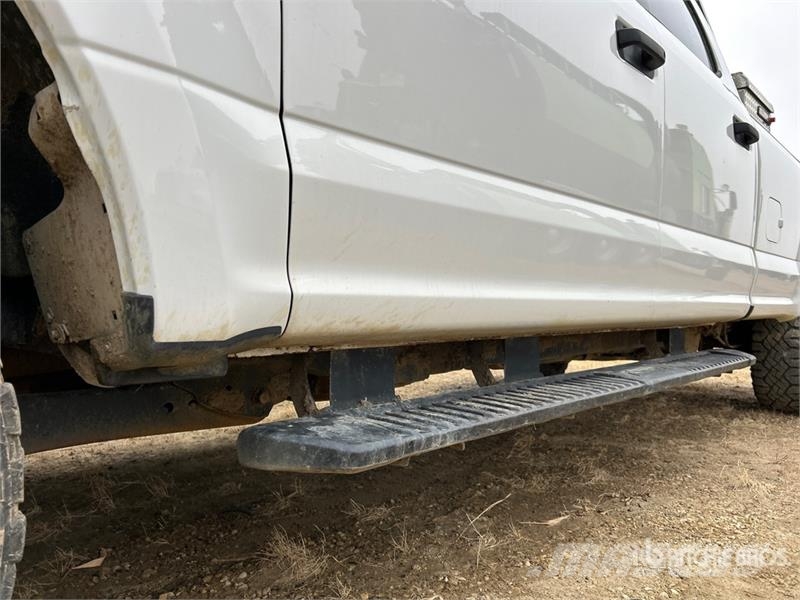Ford F-350 XLT 4x4 Crew Cab Pickup أخرى
