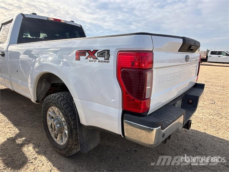 Ford F-350 XLT 4x4 Crew Cab Pickup Ostalo