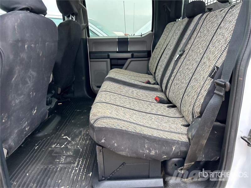 Ford F-350 XLT 4x4 Crew Cab Pickup أخرى