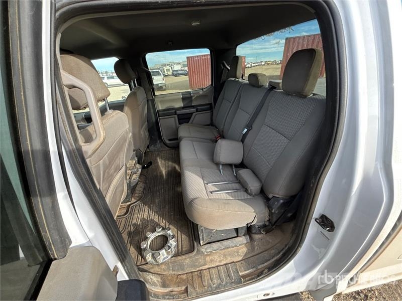 Ford F-350 XLT 4x4 Crew Cab Pickup (Inoperable) Övriga bilar