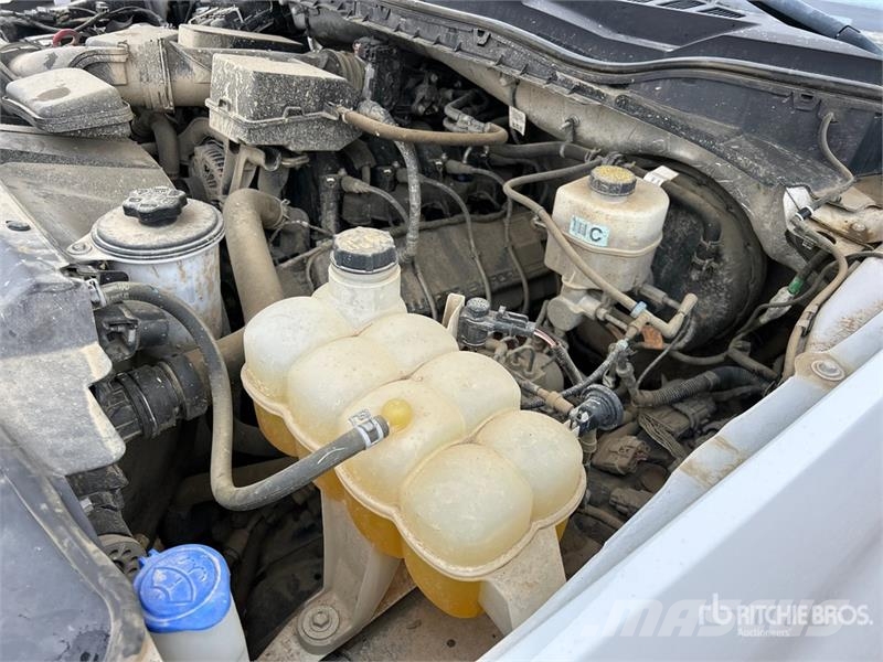 Ford F-350 XLT 4x4 Crew Cab Pickup أخرى
