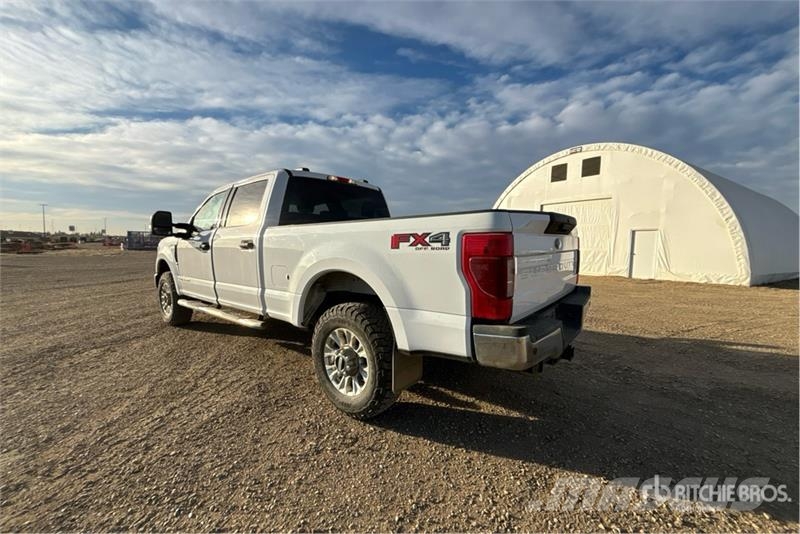 Ford F-350 XLT 4x4 Crew Cab Pickup Ostalo