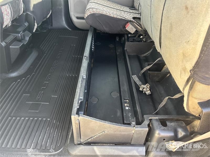 Ford F-350 XLT 4x4 Crew Cab Pickup Anders