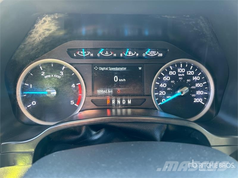 Ford F-350 XLT 4x4 Crew Cab Pickup Drugi