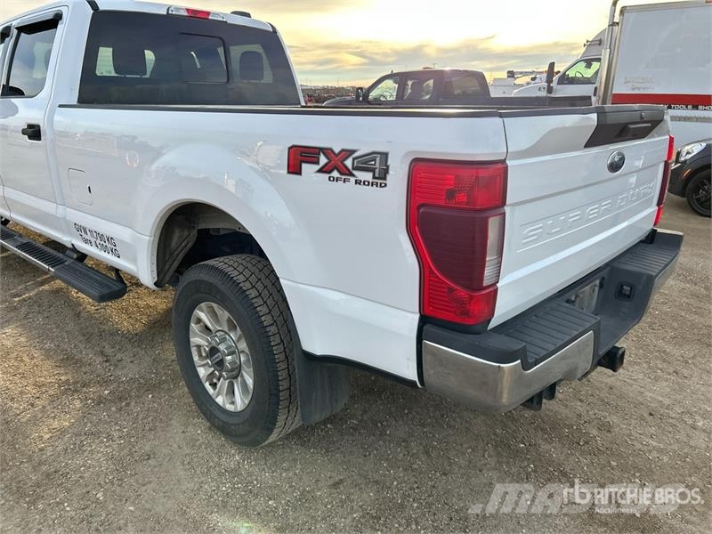 Ford F-350 XLT 4x4 Crew Cab Pickup أخرى