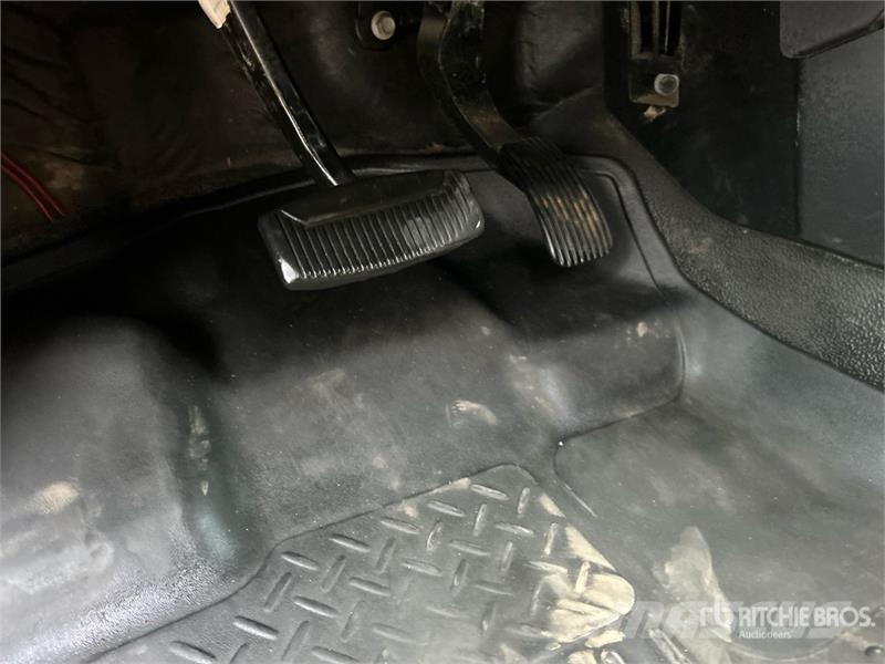 Ford F-350 XLT 4x4 Crew Cab Pickup Egyéb
