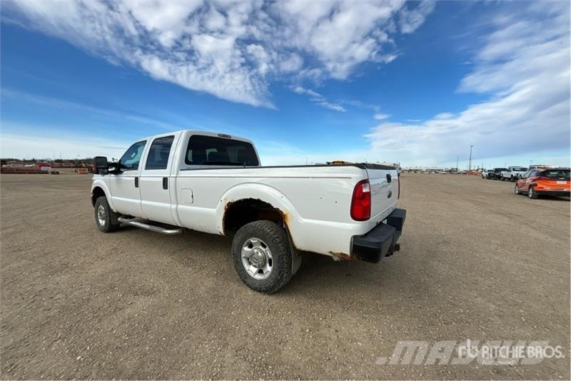 Ford F-350 XLT 4x4 Crew Cab Pickup 其他