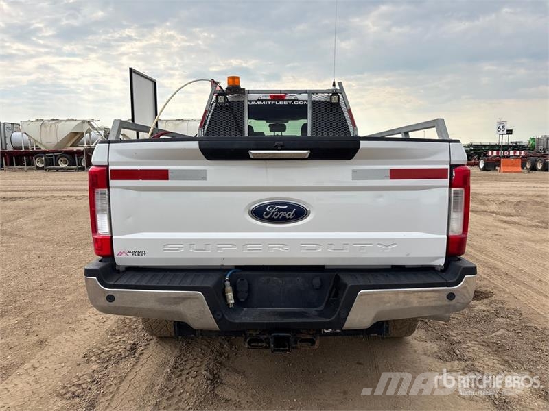 Ford F-350 XLT 4x4 Crew Cab Pickup Ostalo