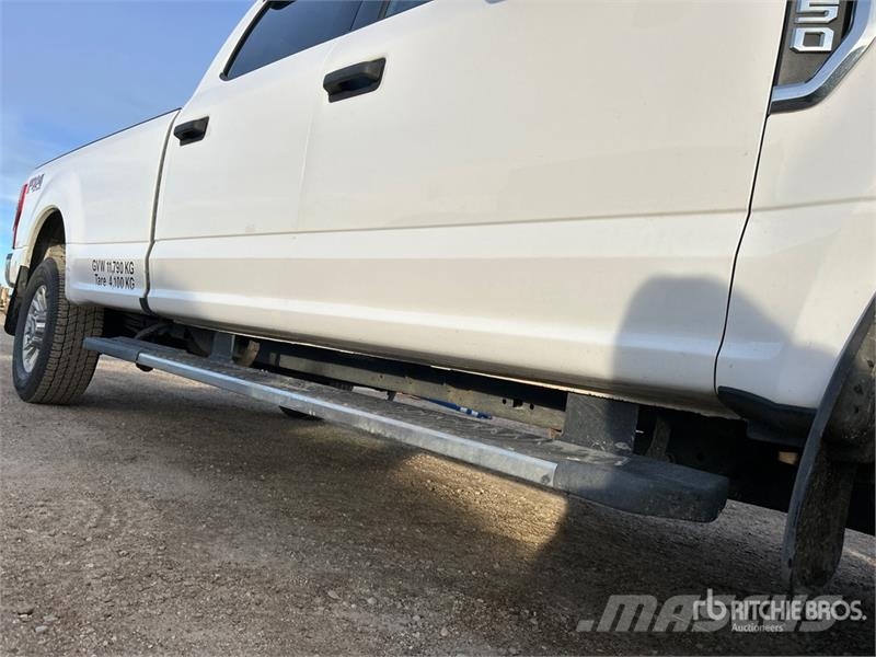 Ford F-350 XLT 4x4 Crew Cab Pickup أخرى