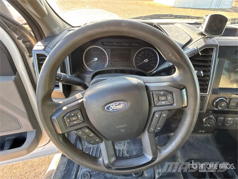 Ford F-350 XLT 4x4 Crew Cab Pickup Ostalo