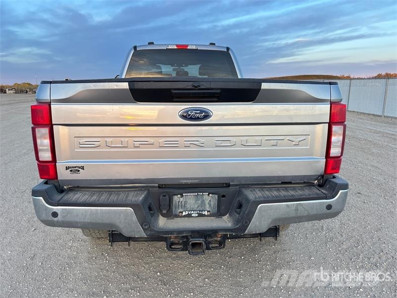 Ford F-350 XLT 4x4 Crew Cab Pickup Ostalo