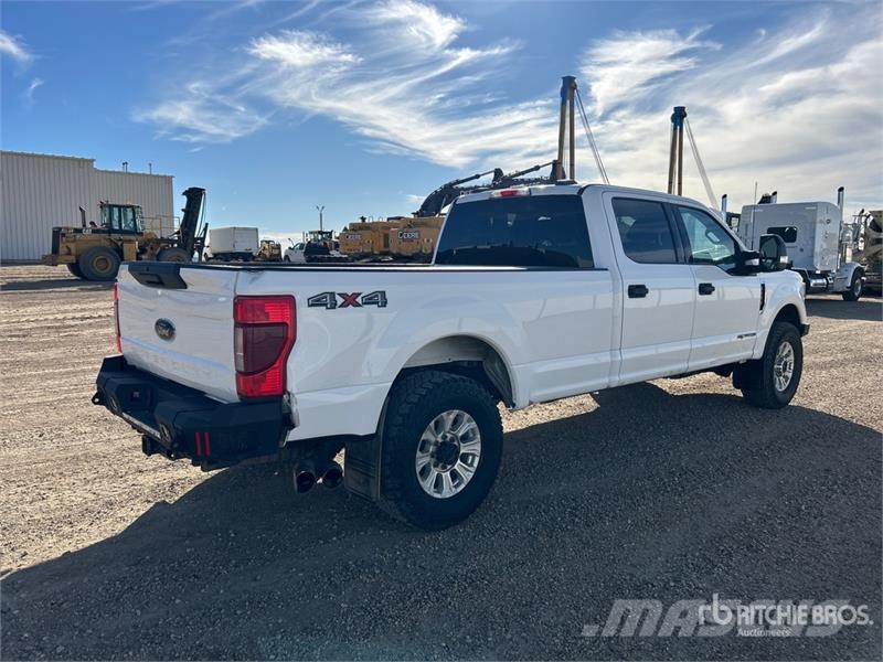 Ford F-350 XLT 4x4 Crew Cab Pickup Drugi