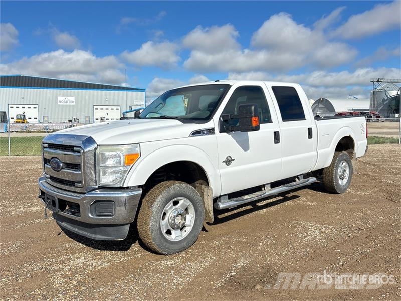 Ford F-350 XLT 4x4 Crew Cab Pickup Drugi