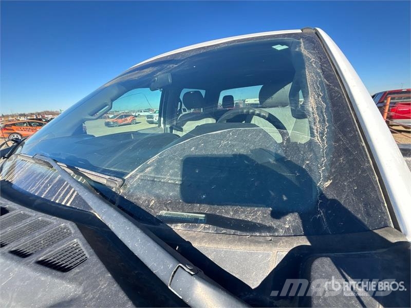 Ford F-350 XLT 4x4 Crew Cab Pickup Ostalo