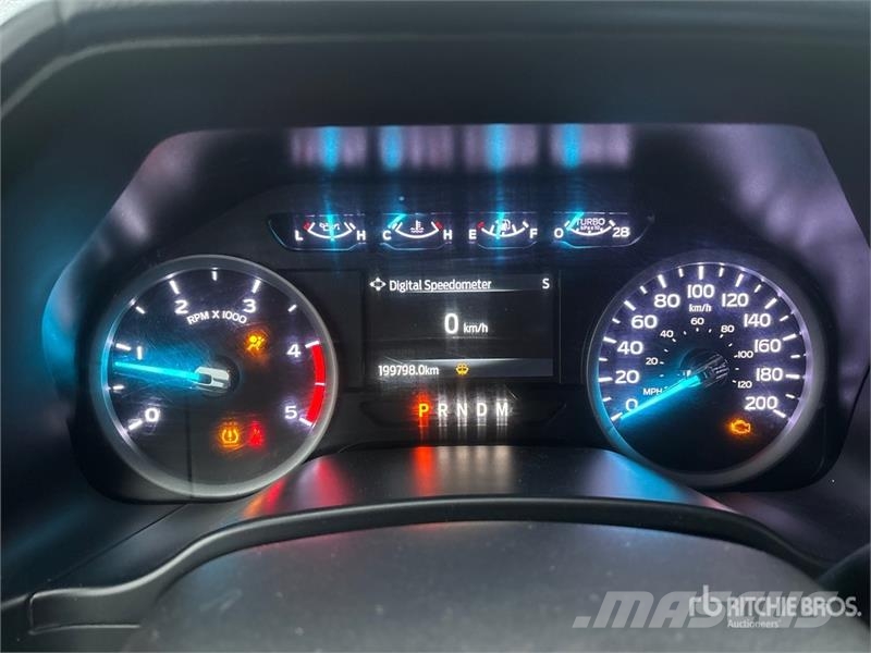Ford F-350 XLT 4x4 Crew Cab Pickup Ostalo