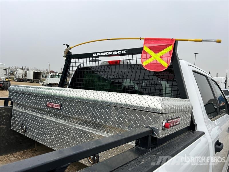 Ford F-350 XLT 4x4 Crew Cab Pickup أخرى