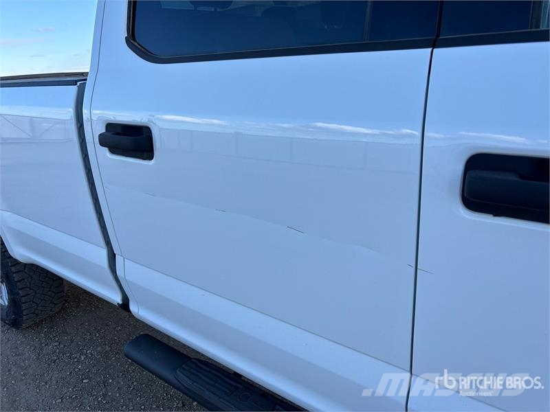 Ford F-350 XLT 4x4 Crew Cab Pickup Other