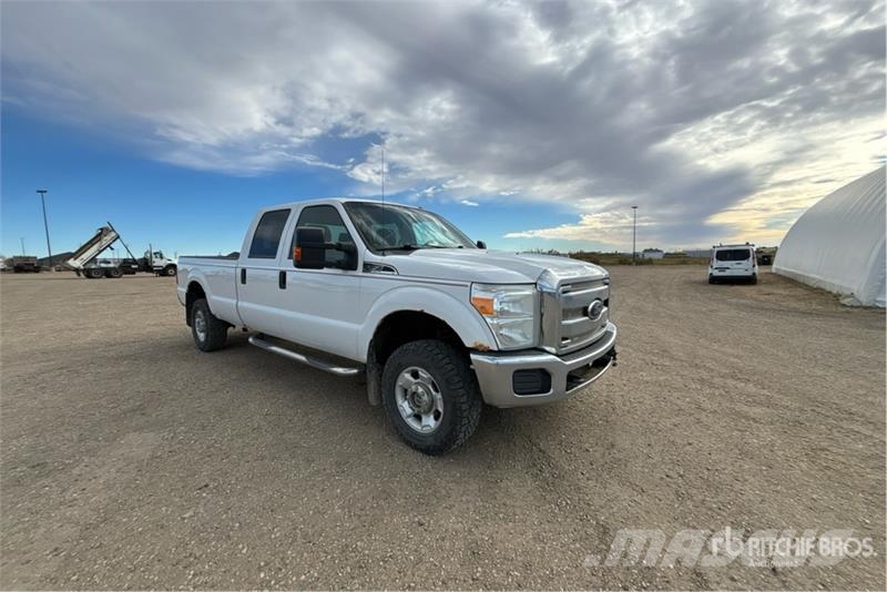 Ford F-350 XLT 4x4 Crew Cab Pickup 其他