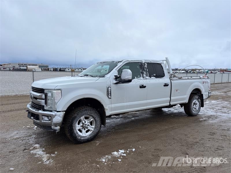 Ford F-350 XLT 4x4 Crew Cab Pickup 其他