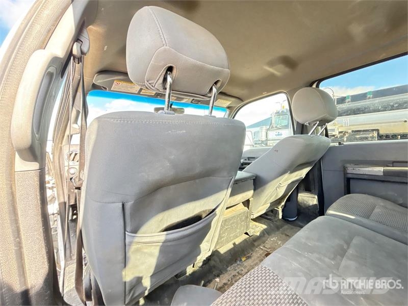 Ford F-350 XLT 4x4 Crew Cab Pickup Drugi