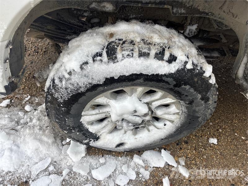Ford F-350 XLT 4x4 Crew Cab Pickup (Inoperable) Muu