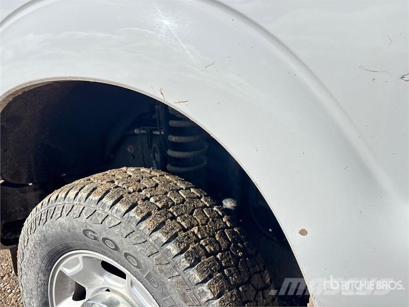 Ford F-350 XLT 4x4 Crew Cab Pickup Drugi