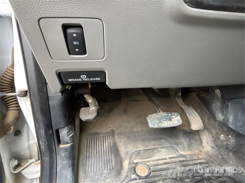 Ford F-350 XLT 4x4 Crew Cab Pickup Ostalo