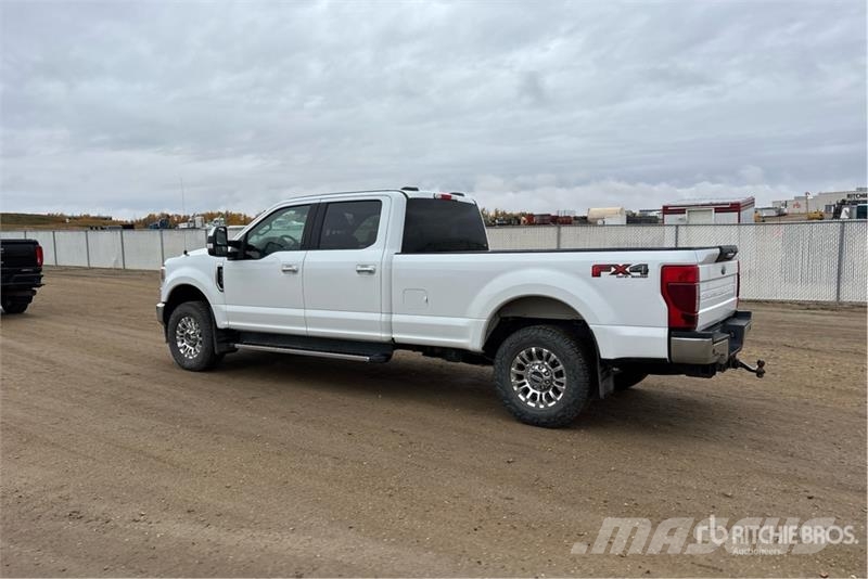 Ford F-350 XLT 4x4 Crew Cab Pickup أخرى
