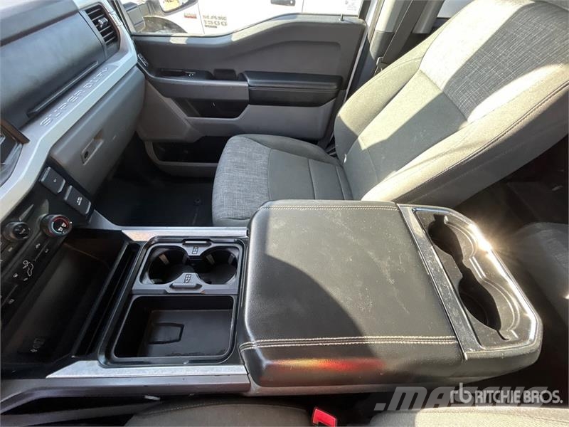 Ford F-350 XLT 4x4 Crew Cab Pickup أخرى