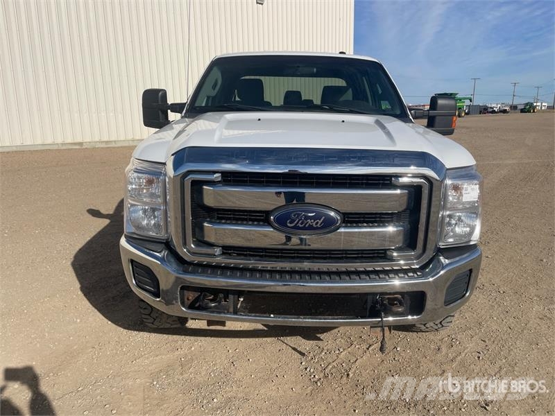 Ford F-350 XLT 4x4 Crew Cab SD Crew Cab 4WD Pickup Otras furgonetas