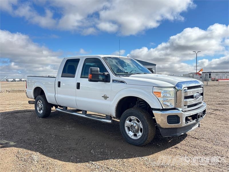 Ford F-350 XLT 4x4 Crew Cab Pickup Drugi