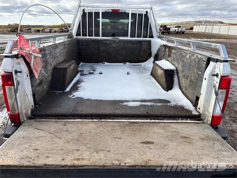 Ford F-350 XLT 4x4 Crew Cab Pickup 其他