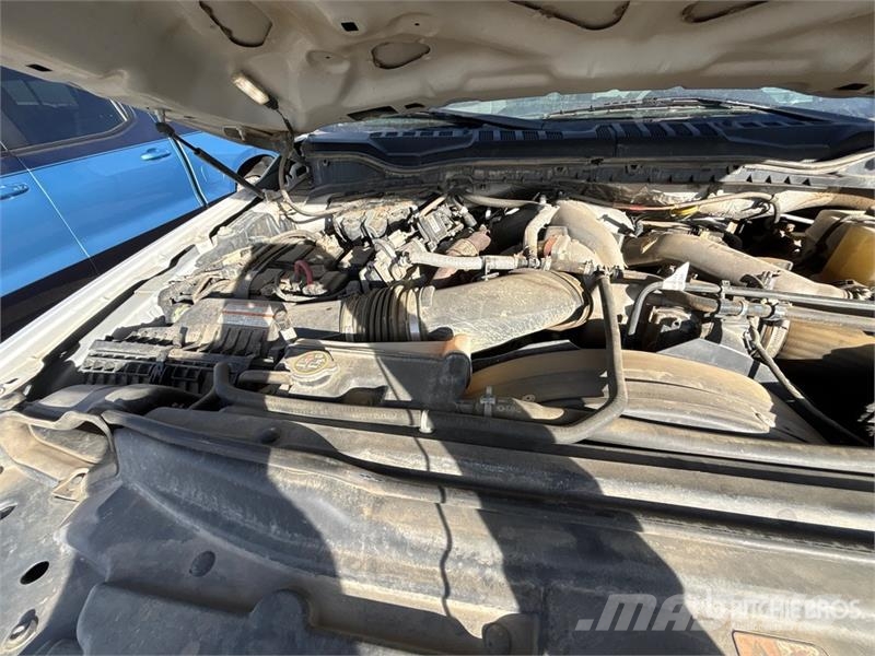 Ford F-350 XLT 4x4 Crew Cab Pickup Ostalo