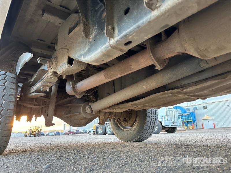Ford F-350 XLT 4x4 Crew Cab Pickup Ostalo