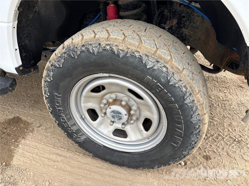 Ford F-350 XLT 4x4 Crew Cab Pickup Ostalo